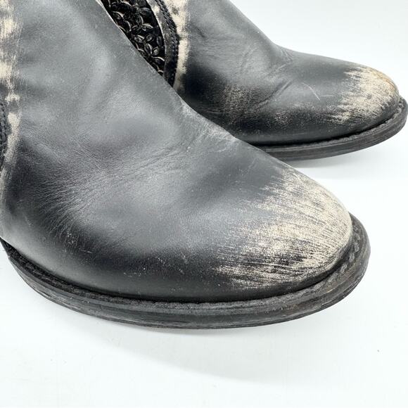 Circle G by Corral Women's Laser Cut Out Zip Ankle Short Booties Black Size 10 - Picture 3 of 12